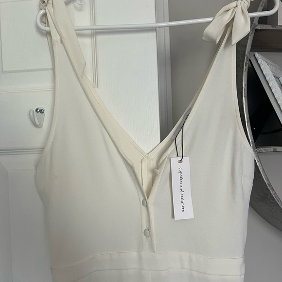 Cupcakes & Cashmere White Jumpsuit. Size Small. Never been worn! - Picture 2 of 3